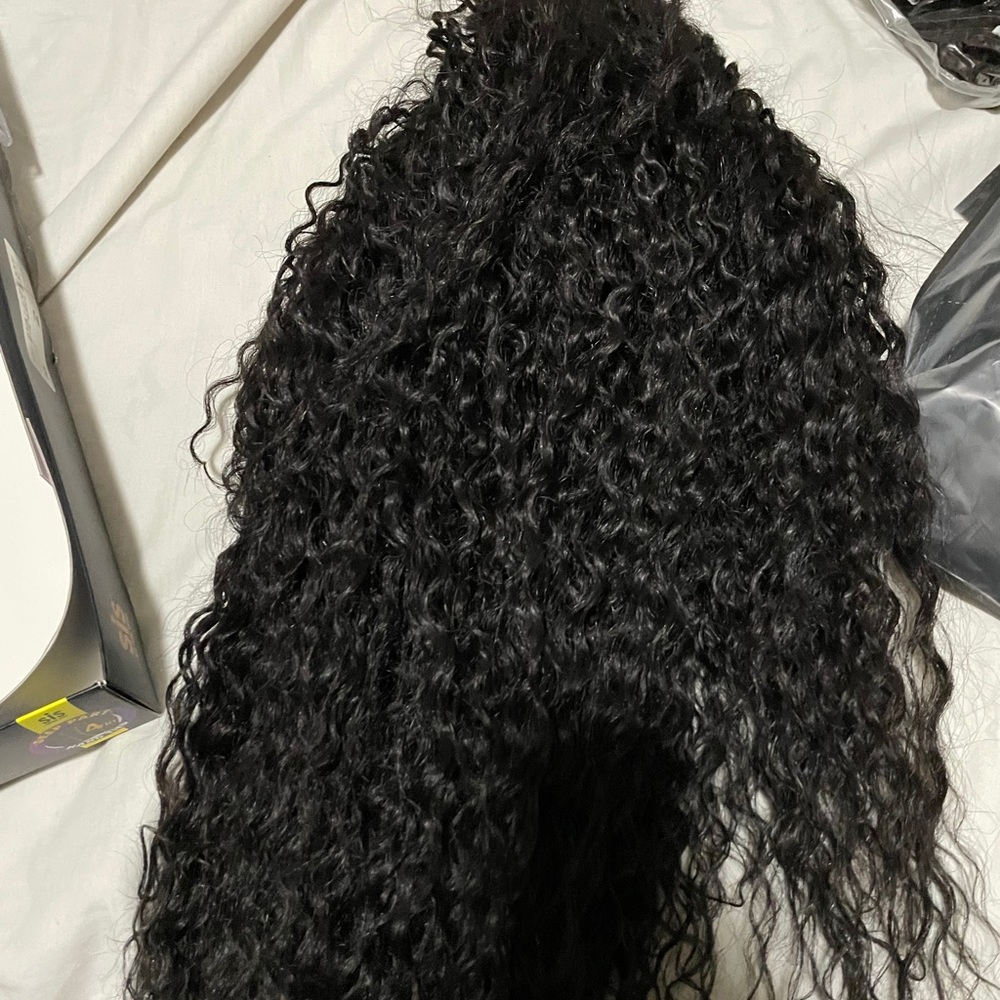 Curly lace wig
